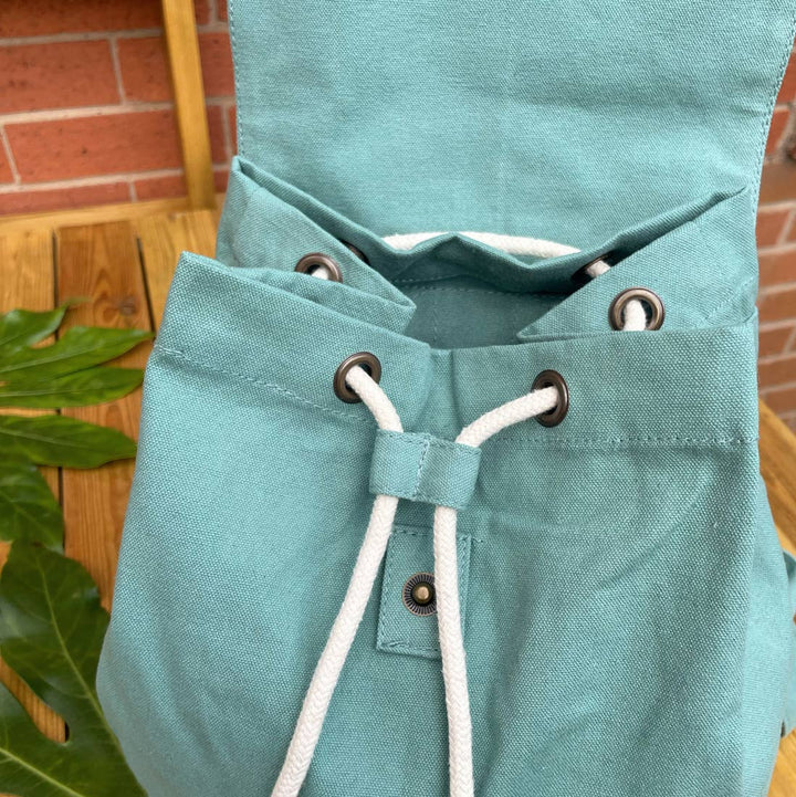 creaw stringbackpack  close up