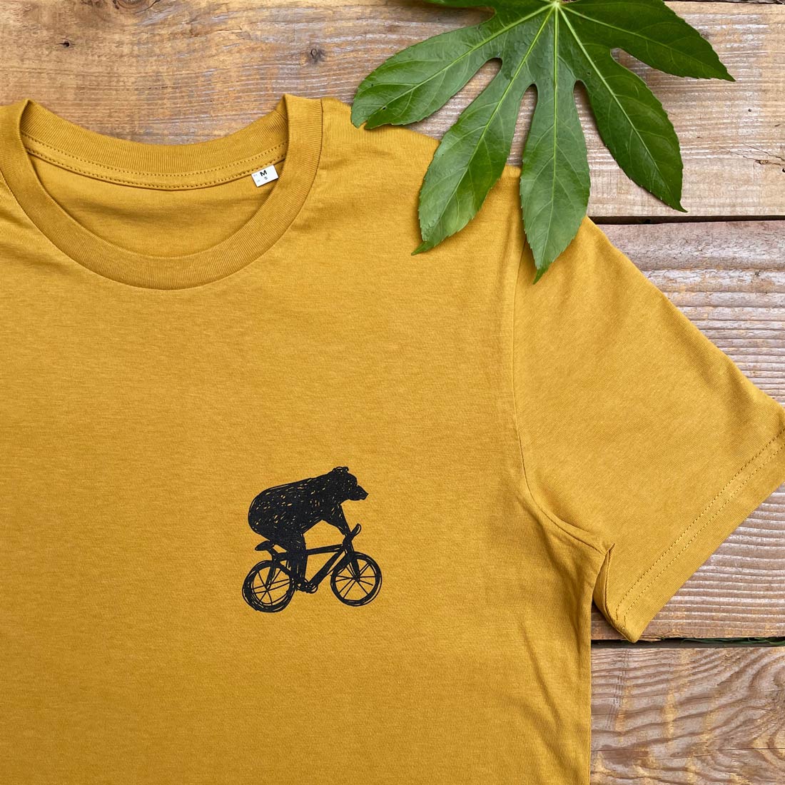 pocket bear design tee