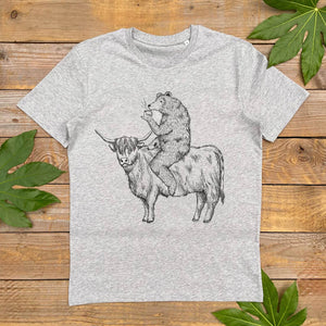 BEAR SAT ON HIGHLAND COW DRINKING TEA MENS TSHIRT