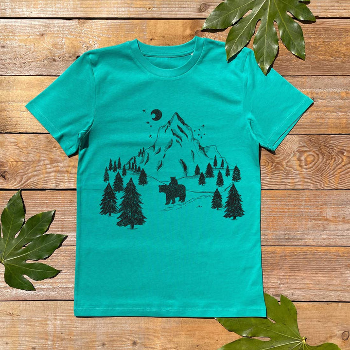 kids green tee with bear and mountains print