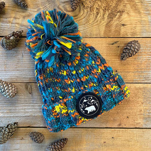 ch8nky bobble hat with bear patch