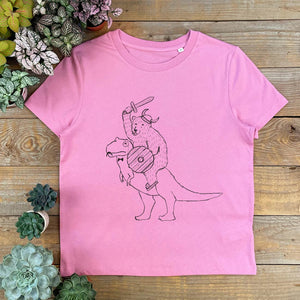 BEAR RIDING DINOSAUR PINK TEE